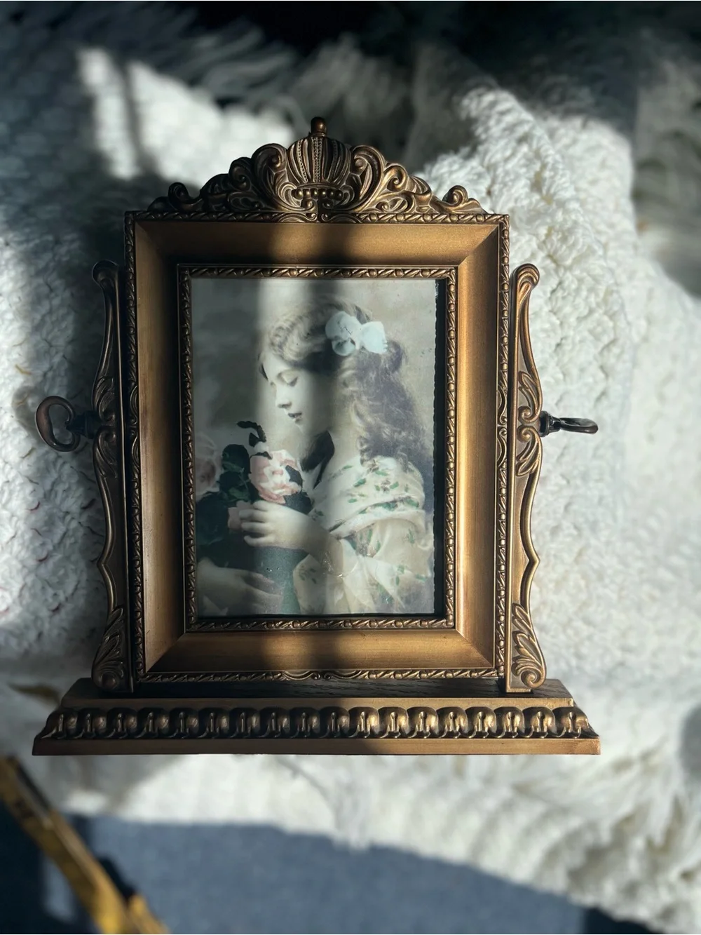 Ornate Gold Vintage-Style Table Picture Frame